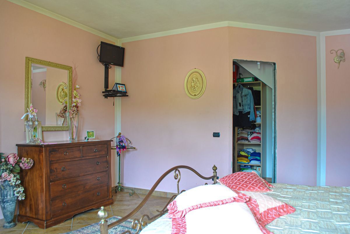 Villa con giardino a Camporgiano