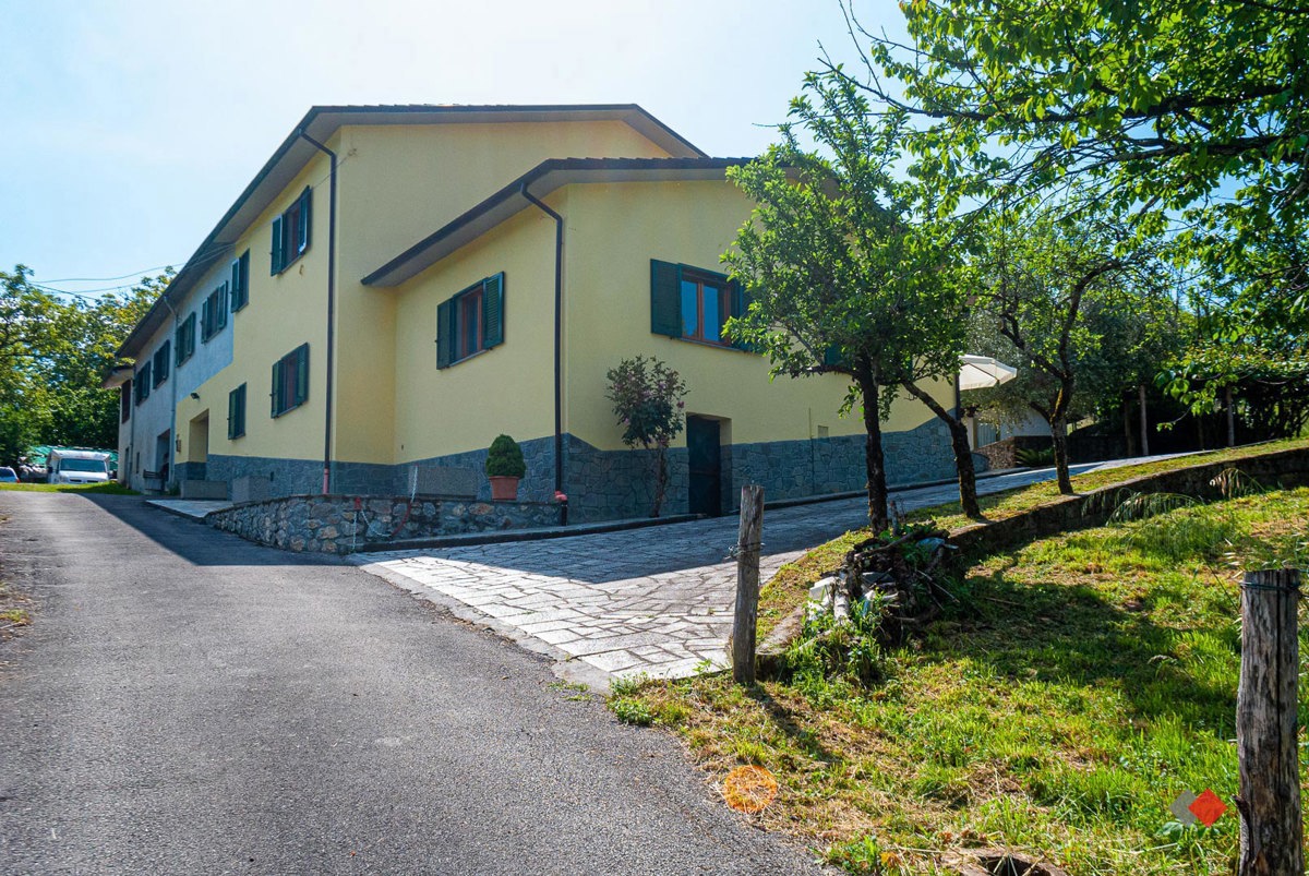 Villa Bifamiliare in vendita a Castelnuovo di Garfagnana