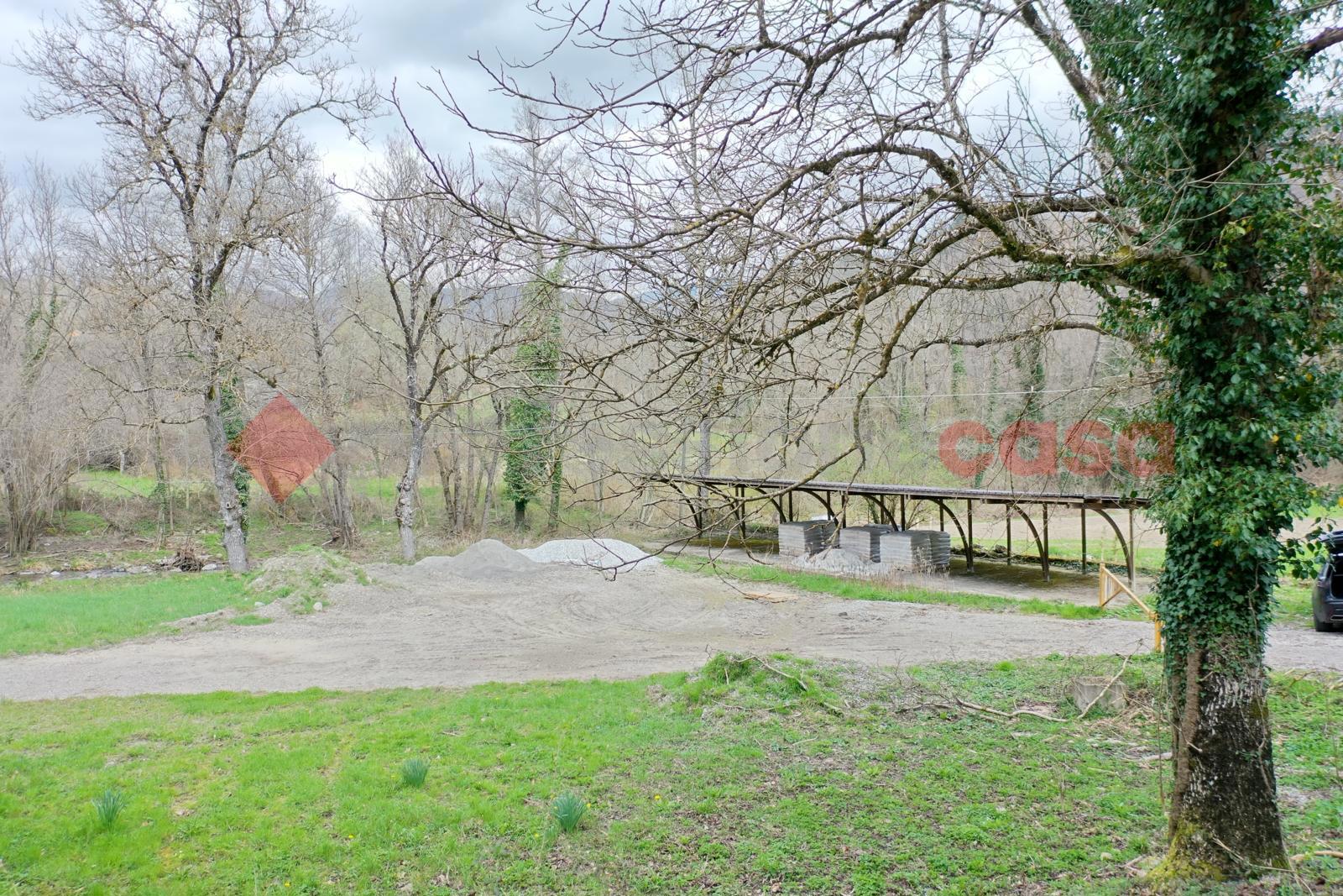 Stabile/Palazzo con box doppio a Camporgiano