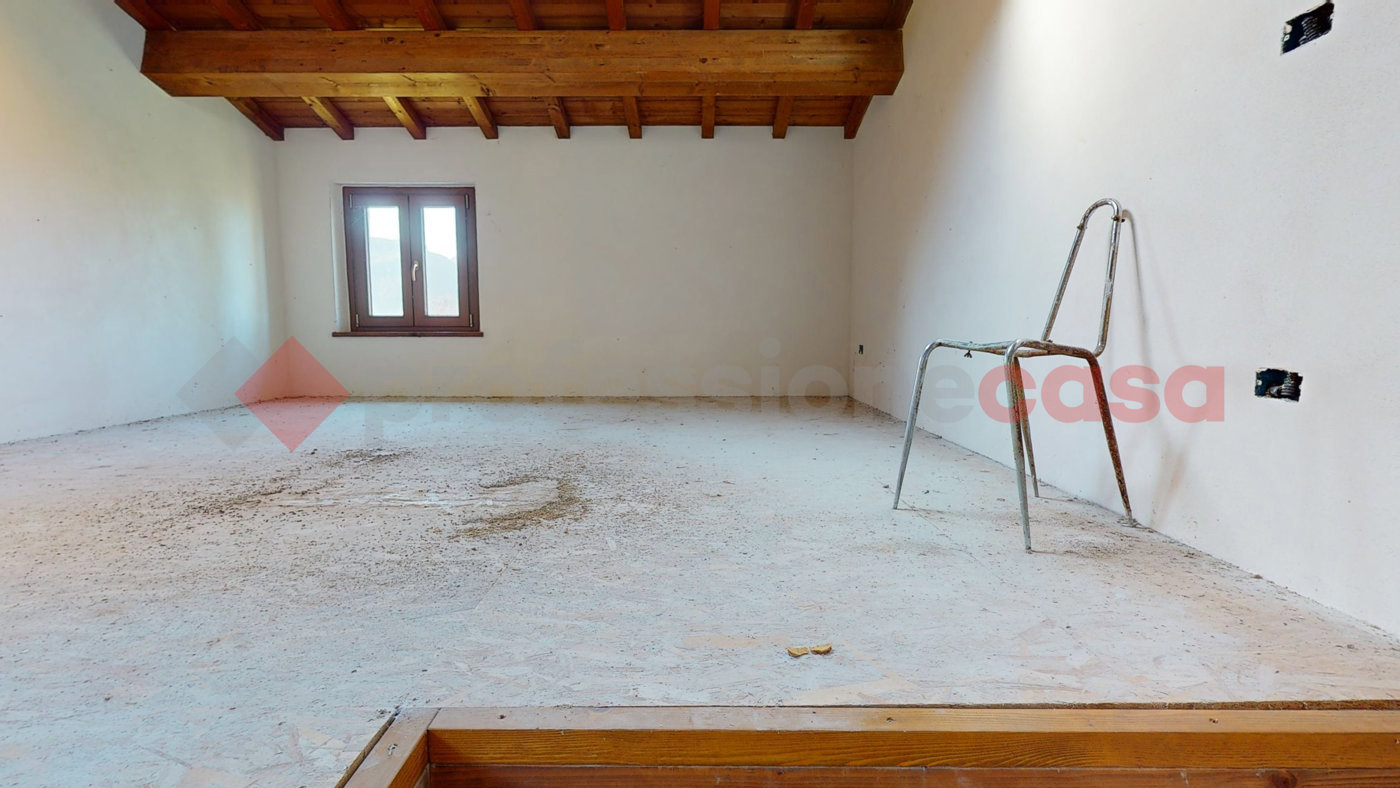 Casa indipendente con giardino a Coreglia Antelminelli