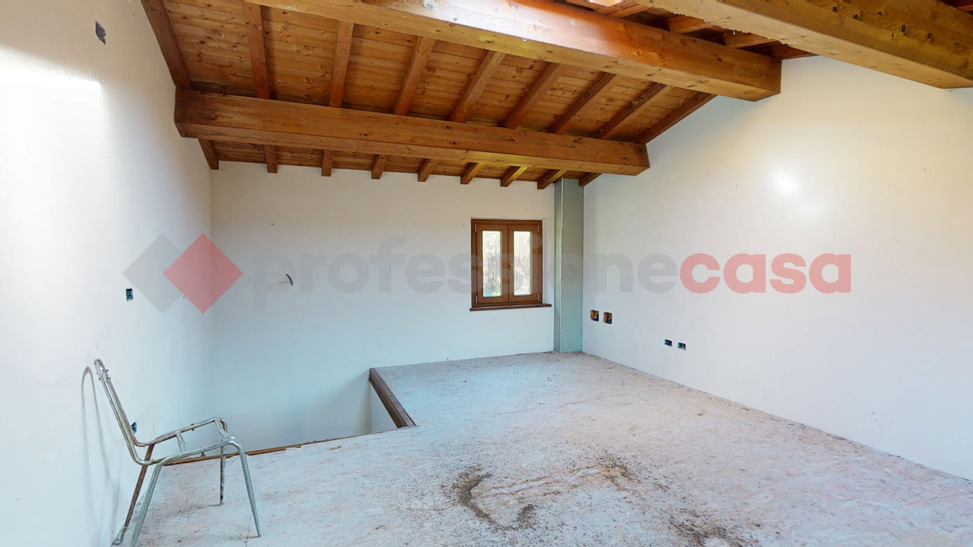 Casa indipendente con giardino a Coreglia Antelminelli