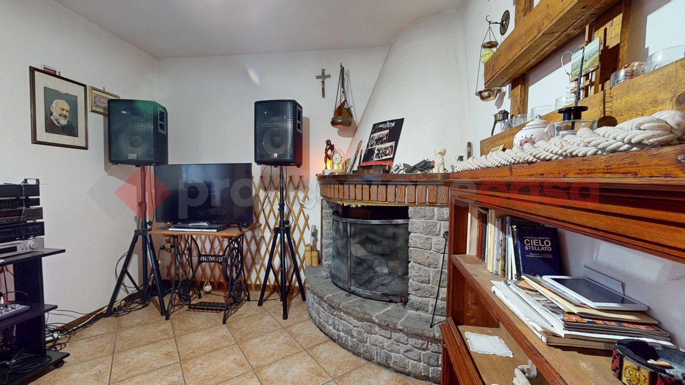 Casa indipendente con giardino a Coreglia Antelminelli