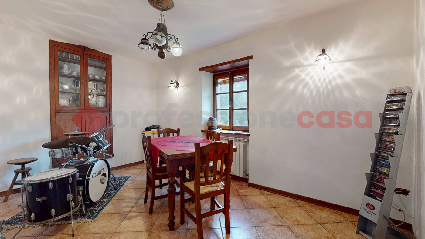 Casa indipendente con giardino a Coreglia Antelminelli