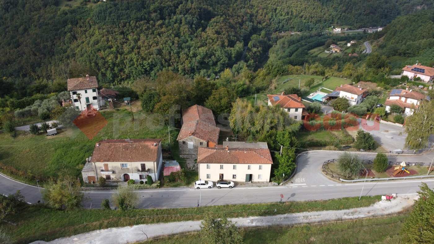 Rustico con giardino a Fosciandora