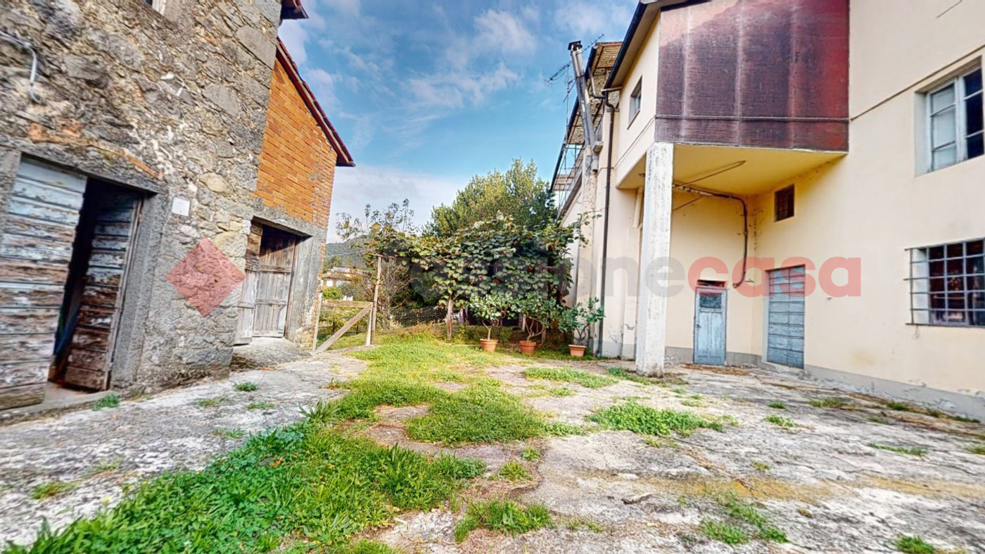 Rustico con giardino a Fosciandora