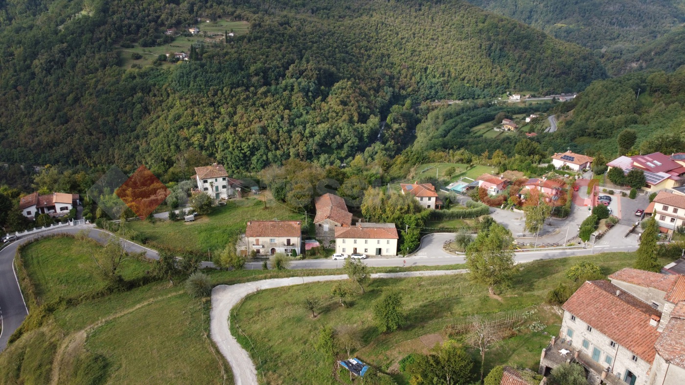 Rustico con giardino a Fosciandora