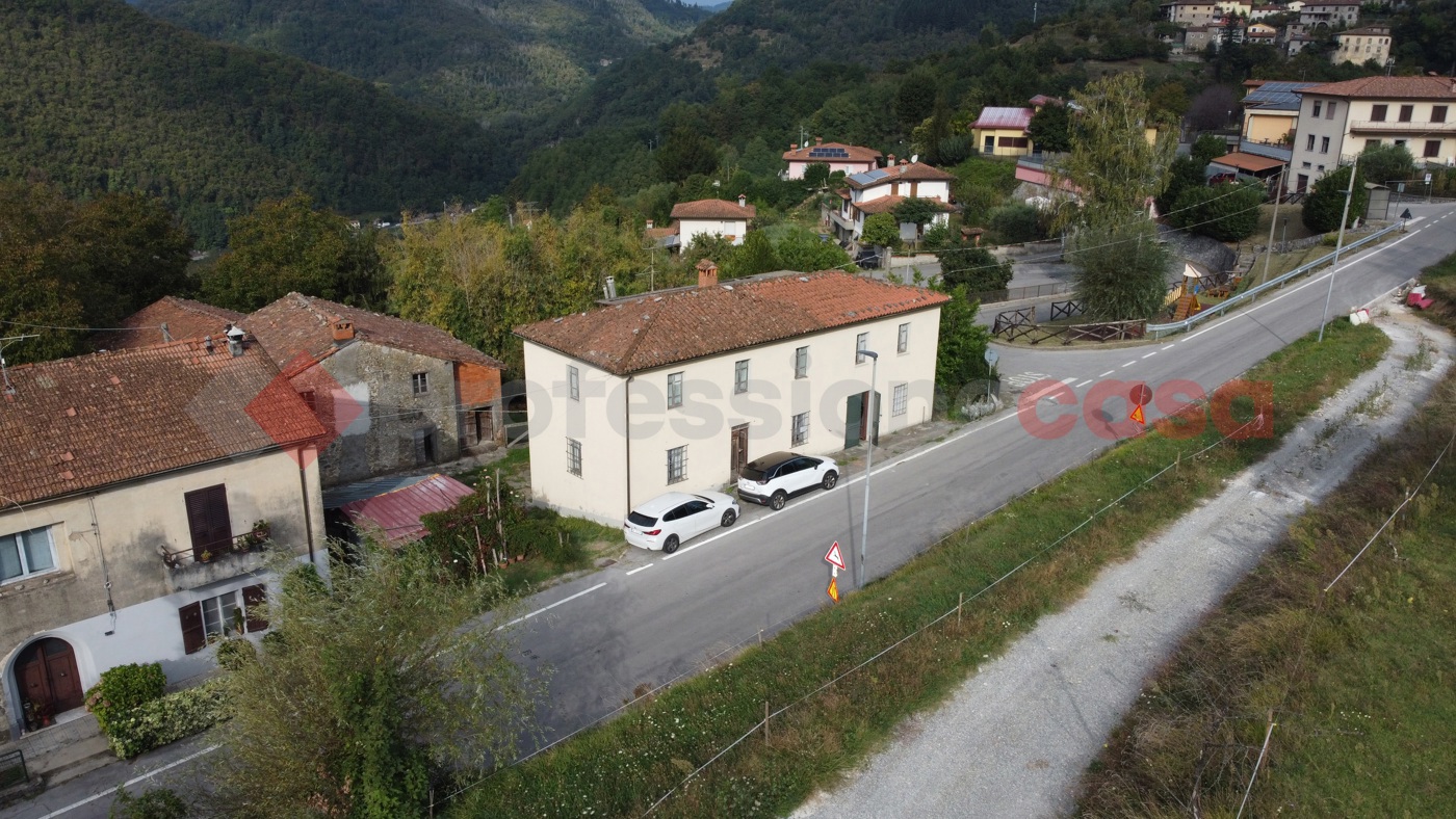 Rustico con giardino a Fosciandora