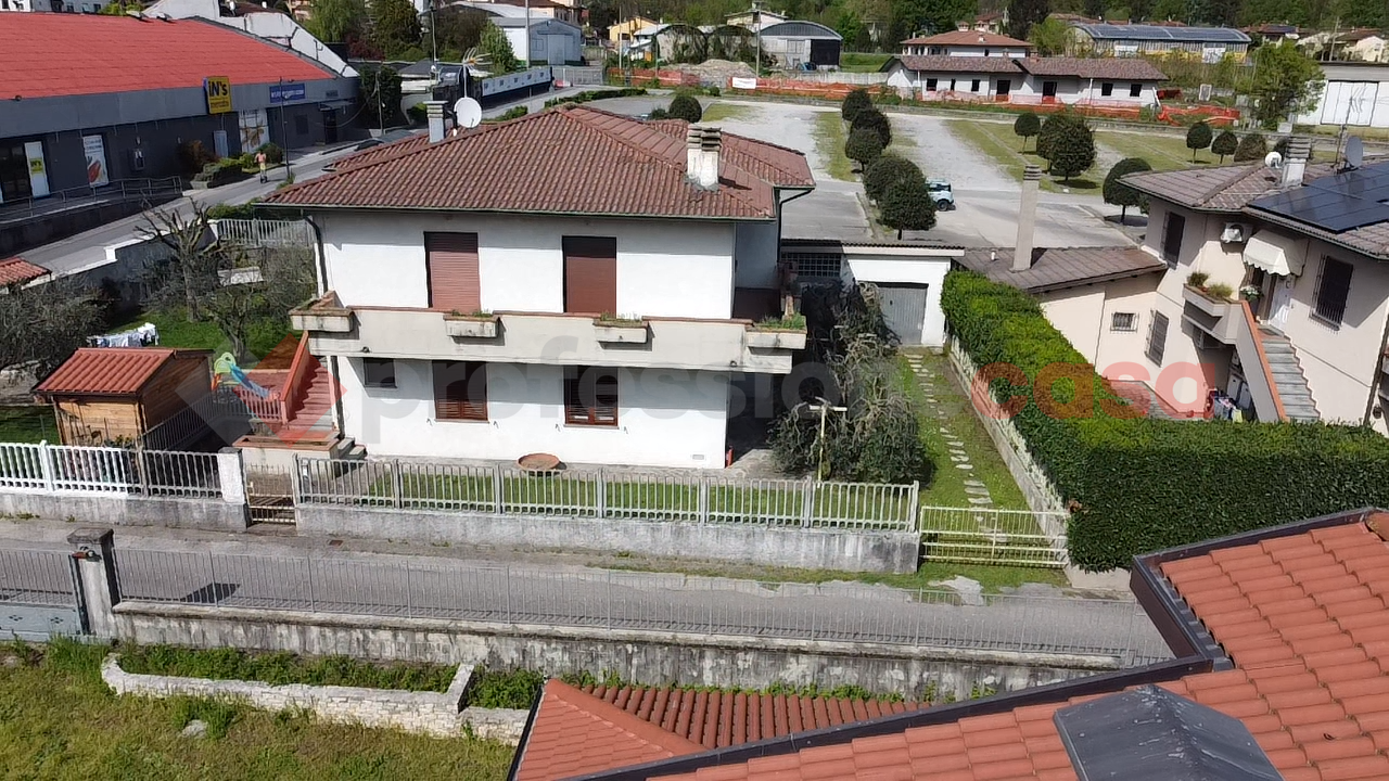 Appartamento con giardino a Coreglia Antelminelli