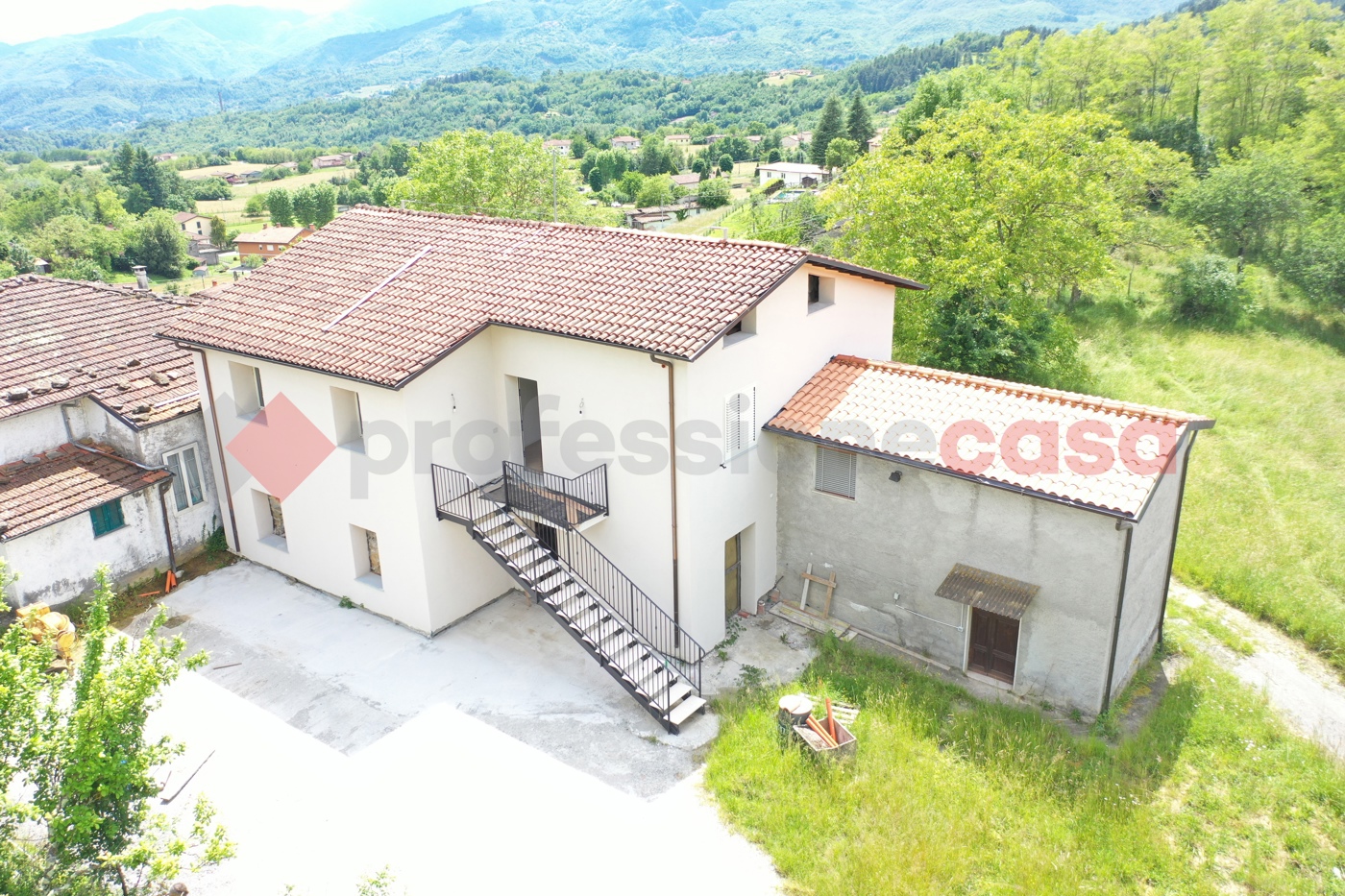 Casa indipendente con giardino a Villa Collemandina