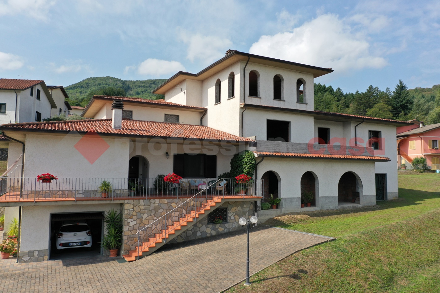 Villa Bifamiliare con giardino a Camporgiano