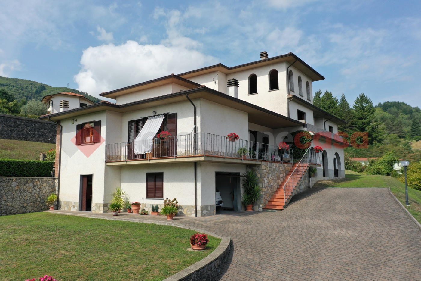 Villa Bifamiliare con giardino a Camporgiano
