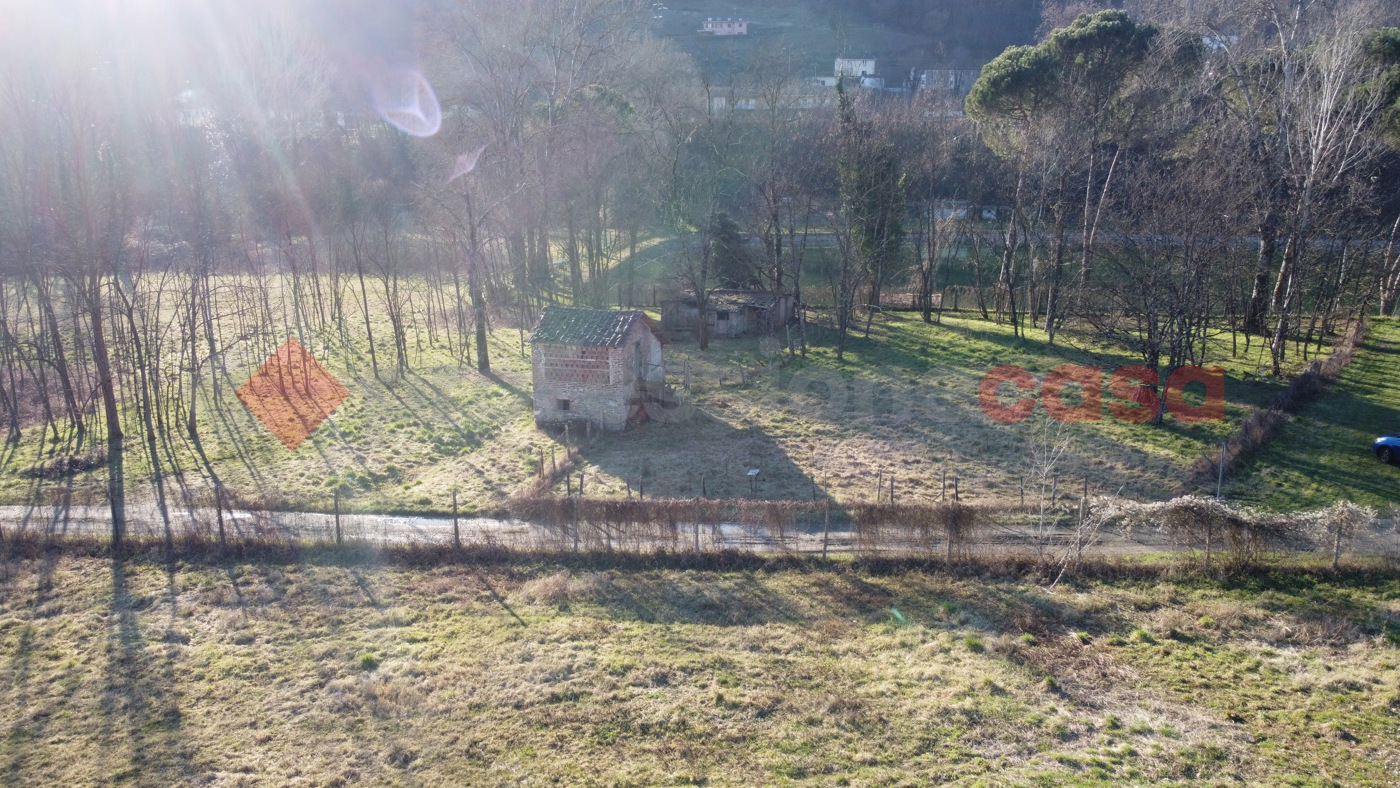 Rustico con box doppio a Gallicano