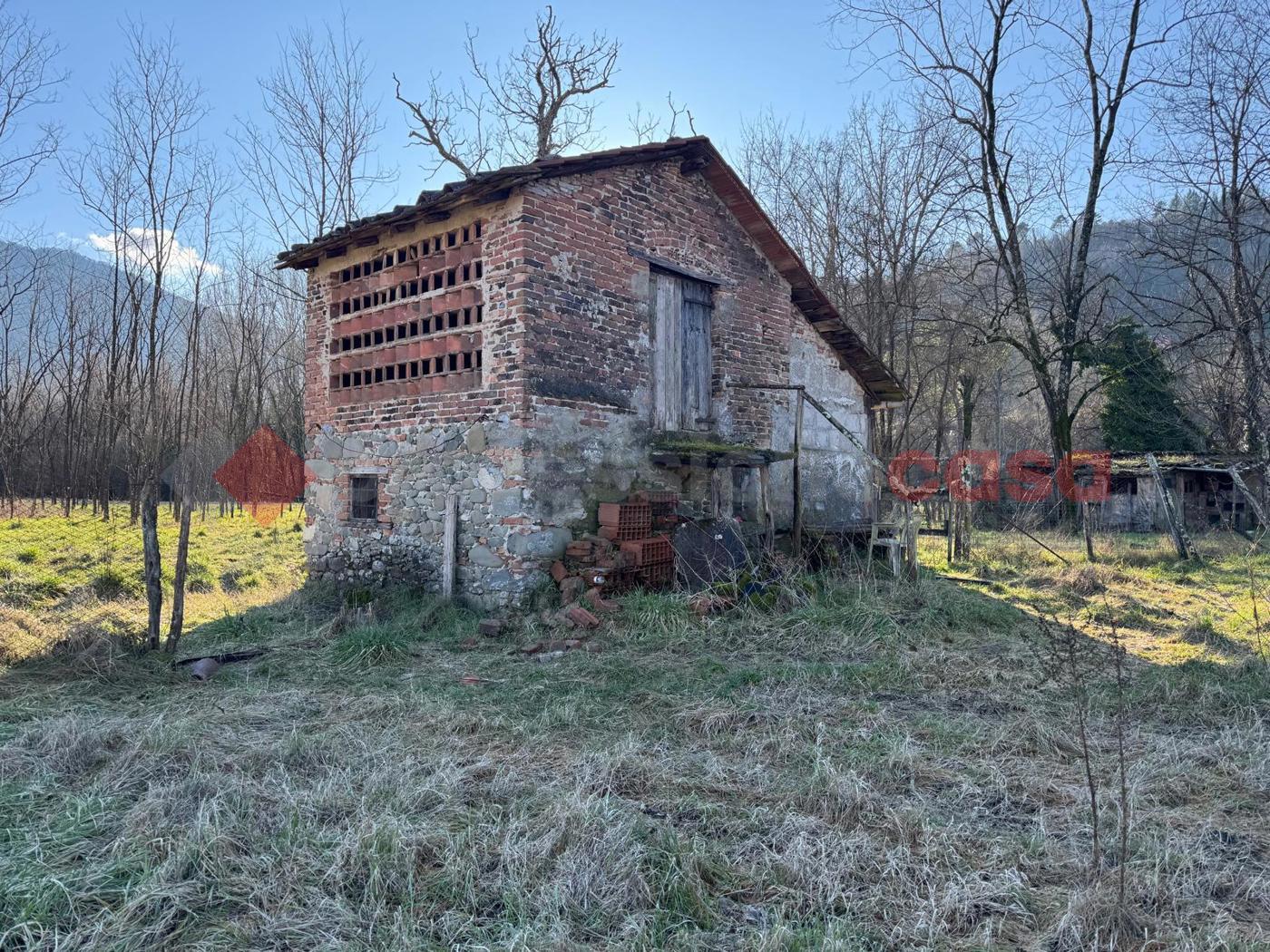 Rustico con box doppio a Gallicano