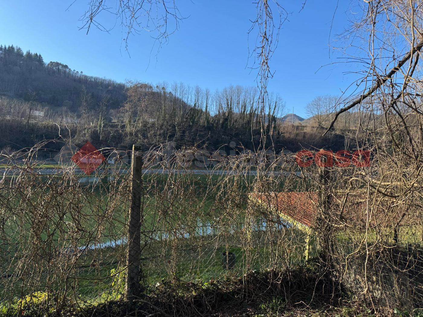 Rustico con box doppio a Gallicano