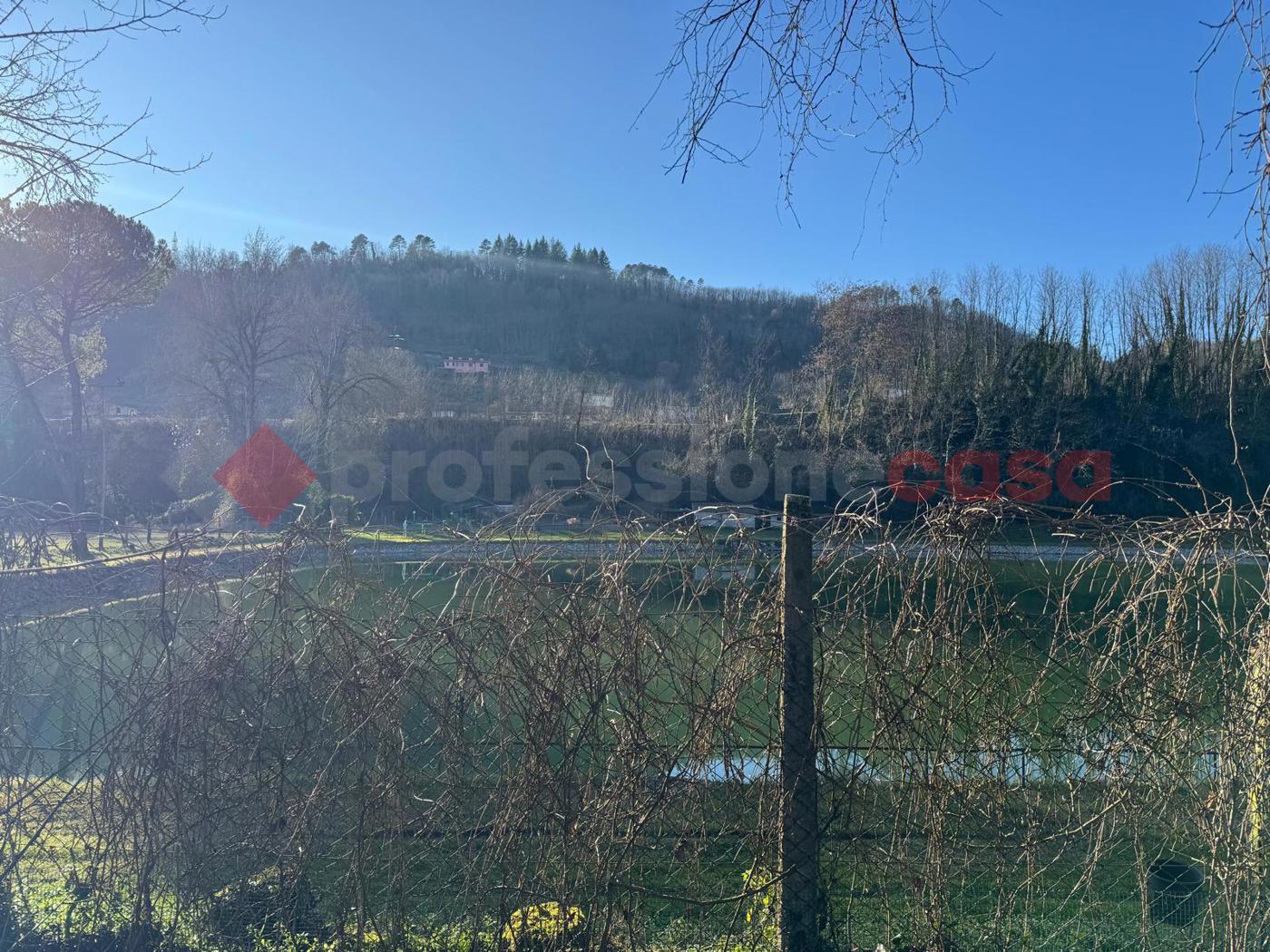 Rustico con box doppio a Gallicano