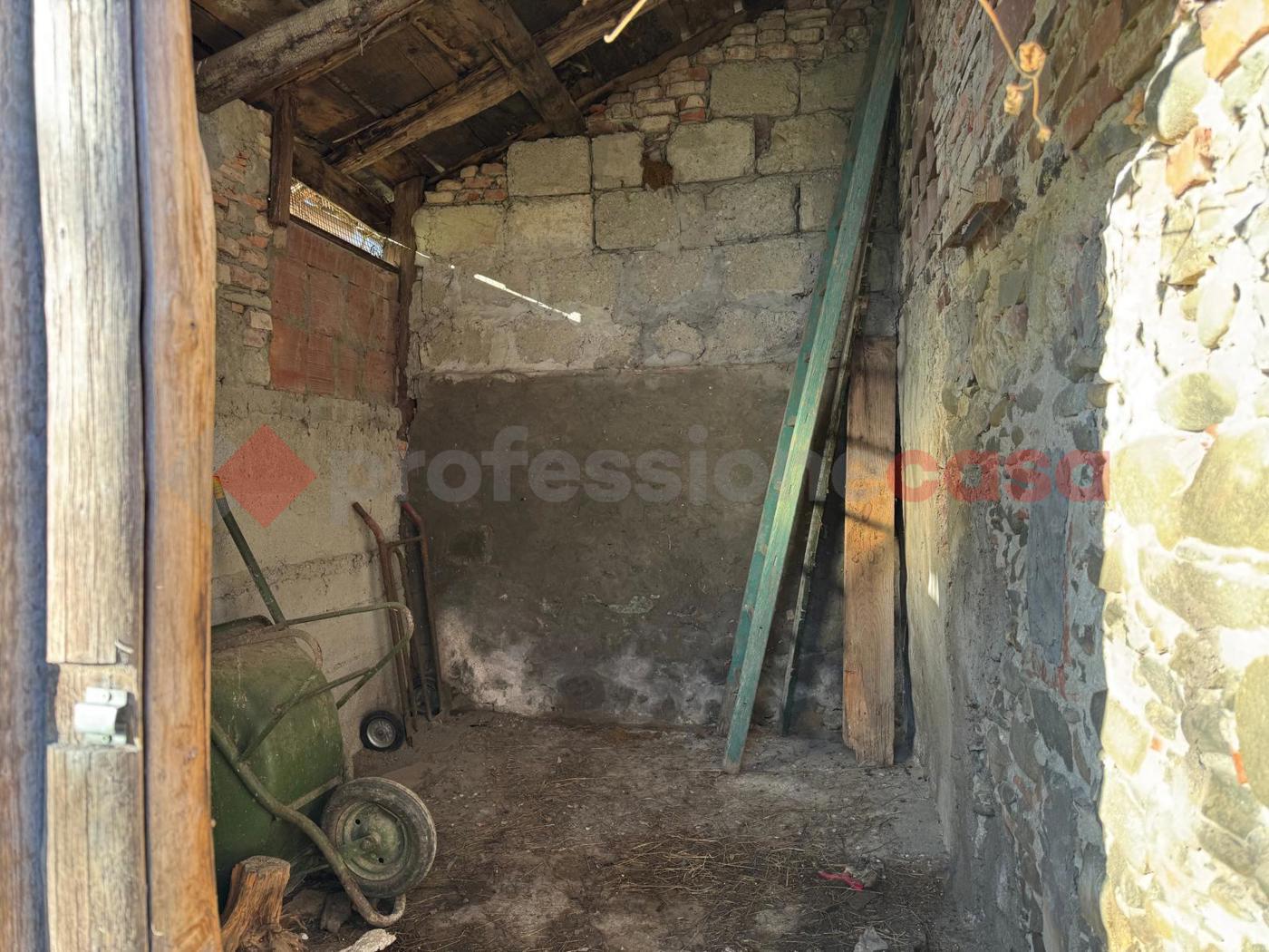 Rustico con box doppio a Gallicano