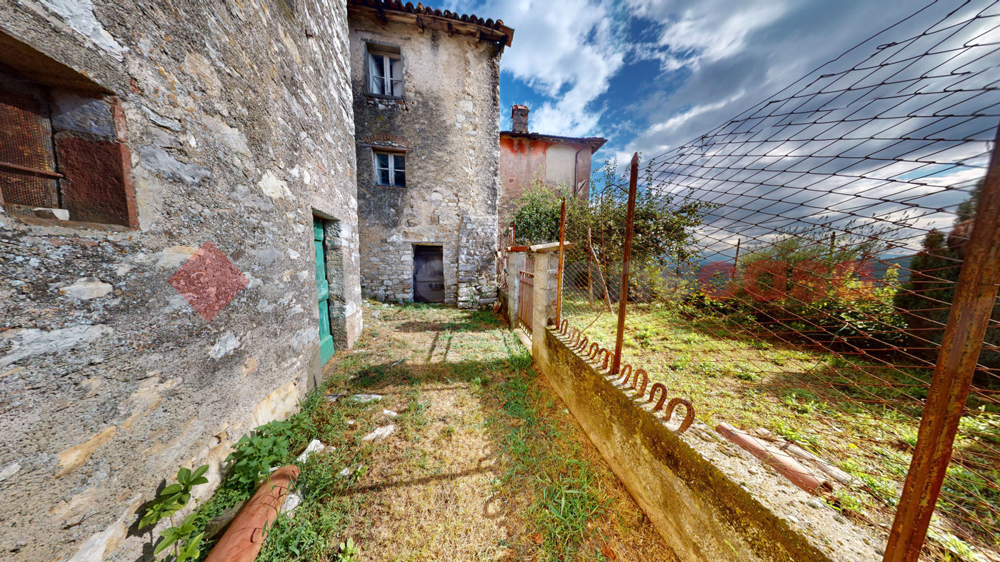 Casa indipendente con giardino a Borgo a Mozzano