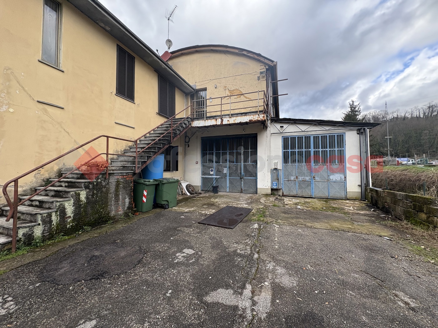 Capannone con box doppio a Barga