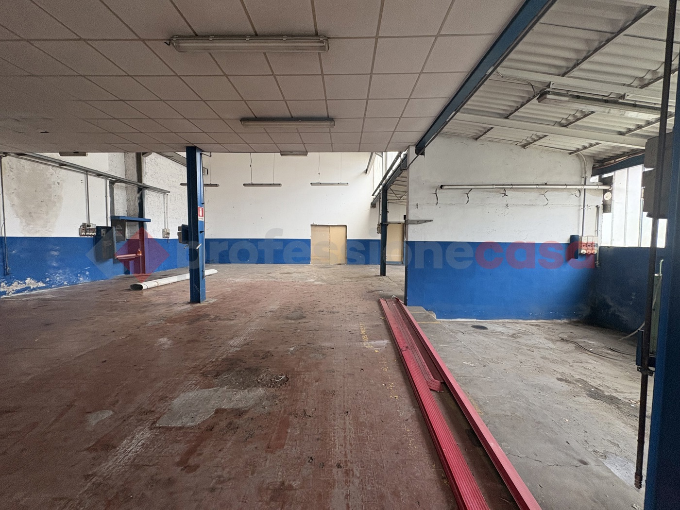 Capannone con box doppio a Barga