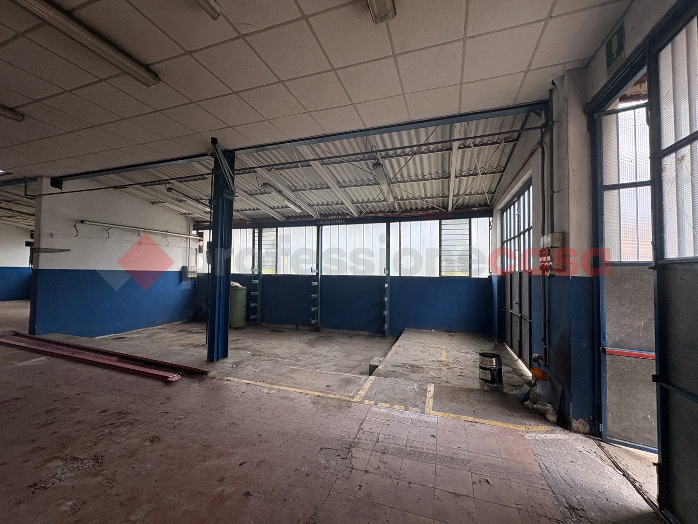 Capannone con box doppio a Barga