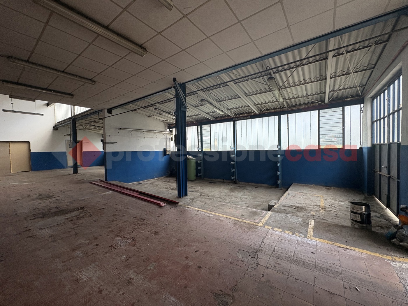 Capannone con box doppio a Barga