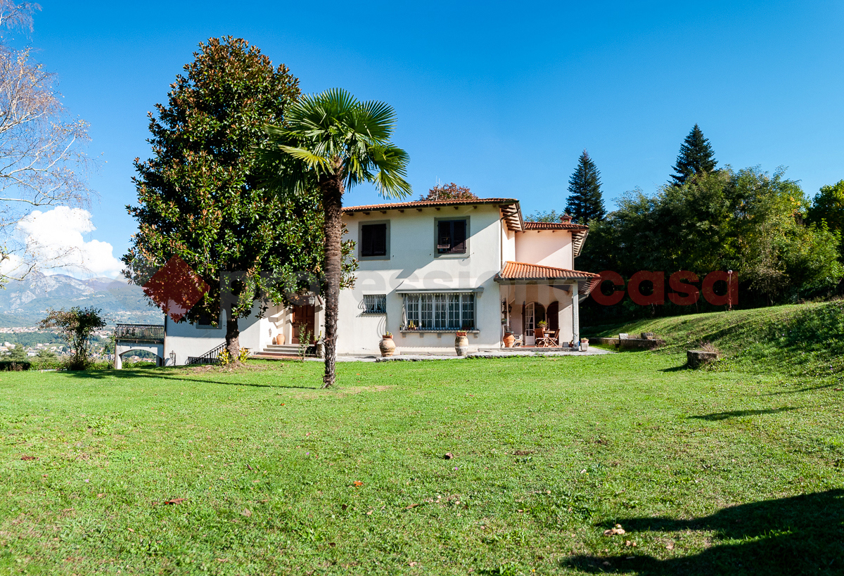 Villa con giardino a Castelnuovo di Garfagnana