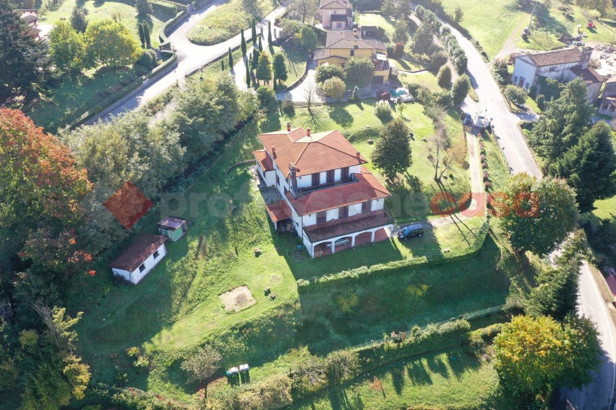 Villa con giardino a Castelnuovo di Garfagnana