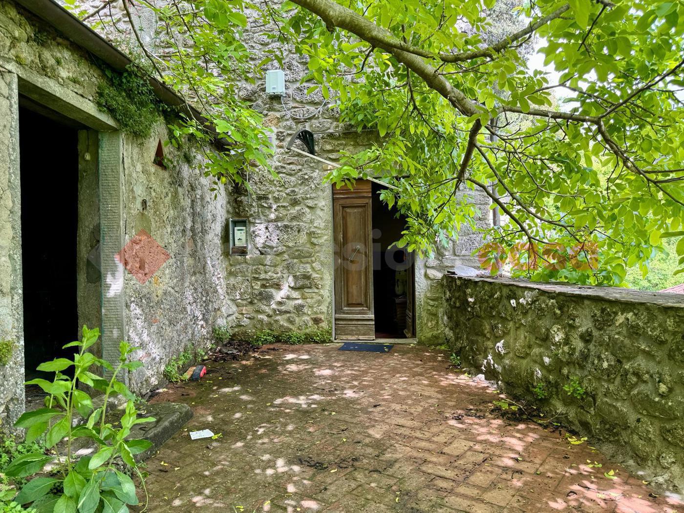 Stabile/Palazzo in vendita a Bagni di Lucca