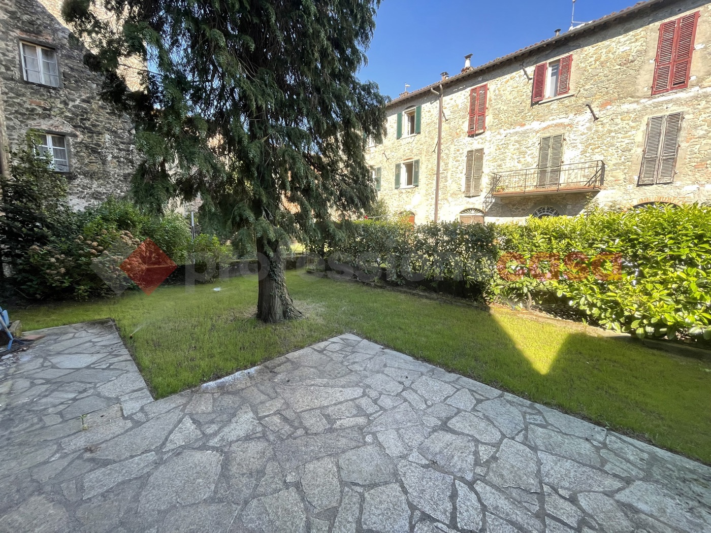 Casa indipendente con box doppio a Pieve Fosciana