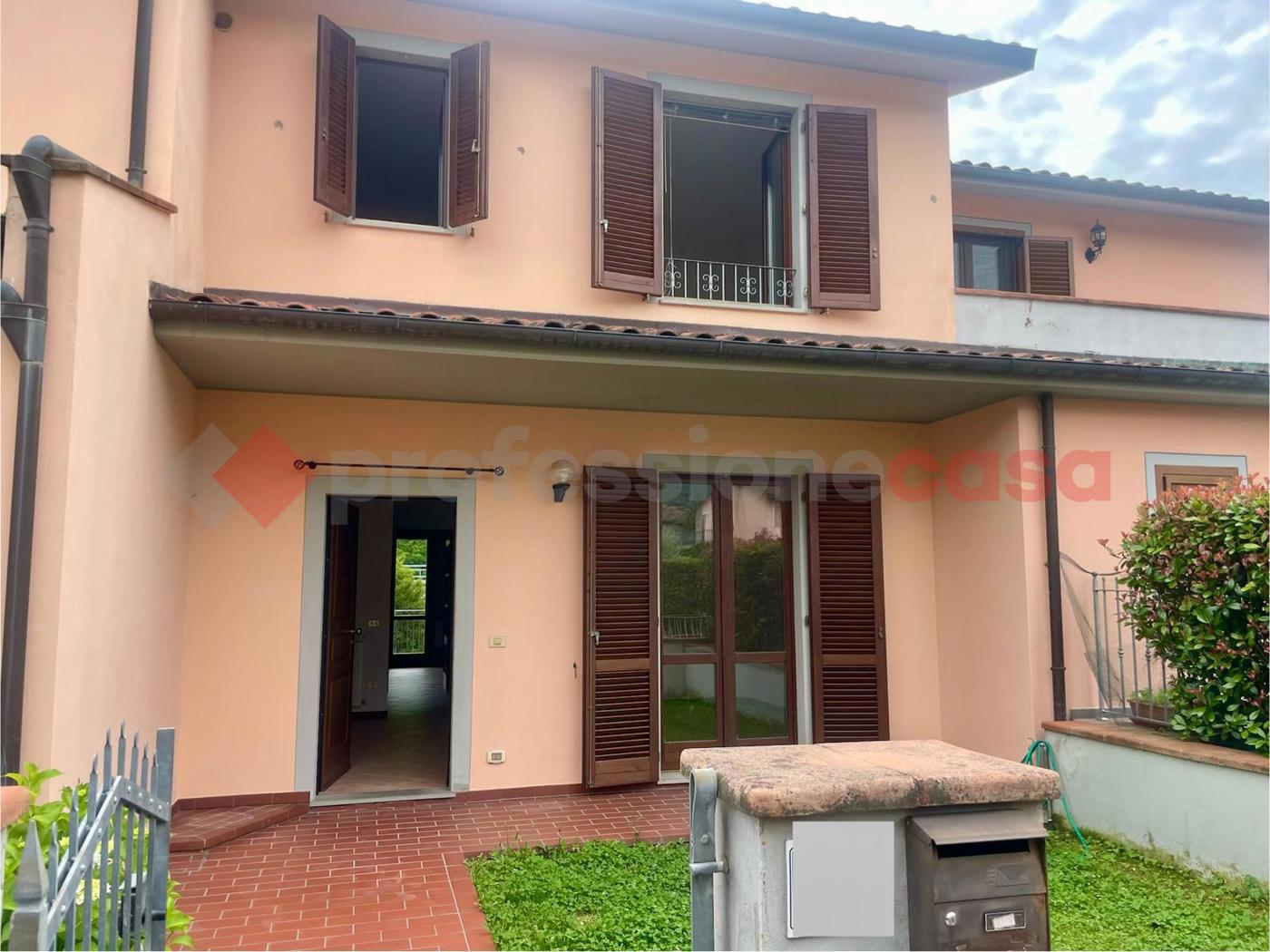 Villa con giardino a Barga
