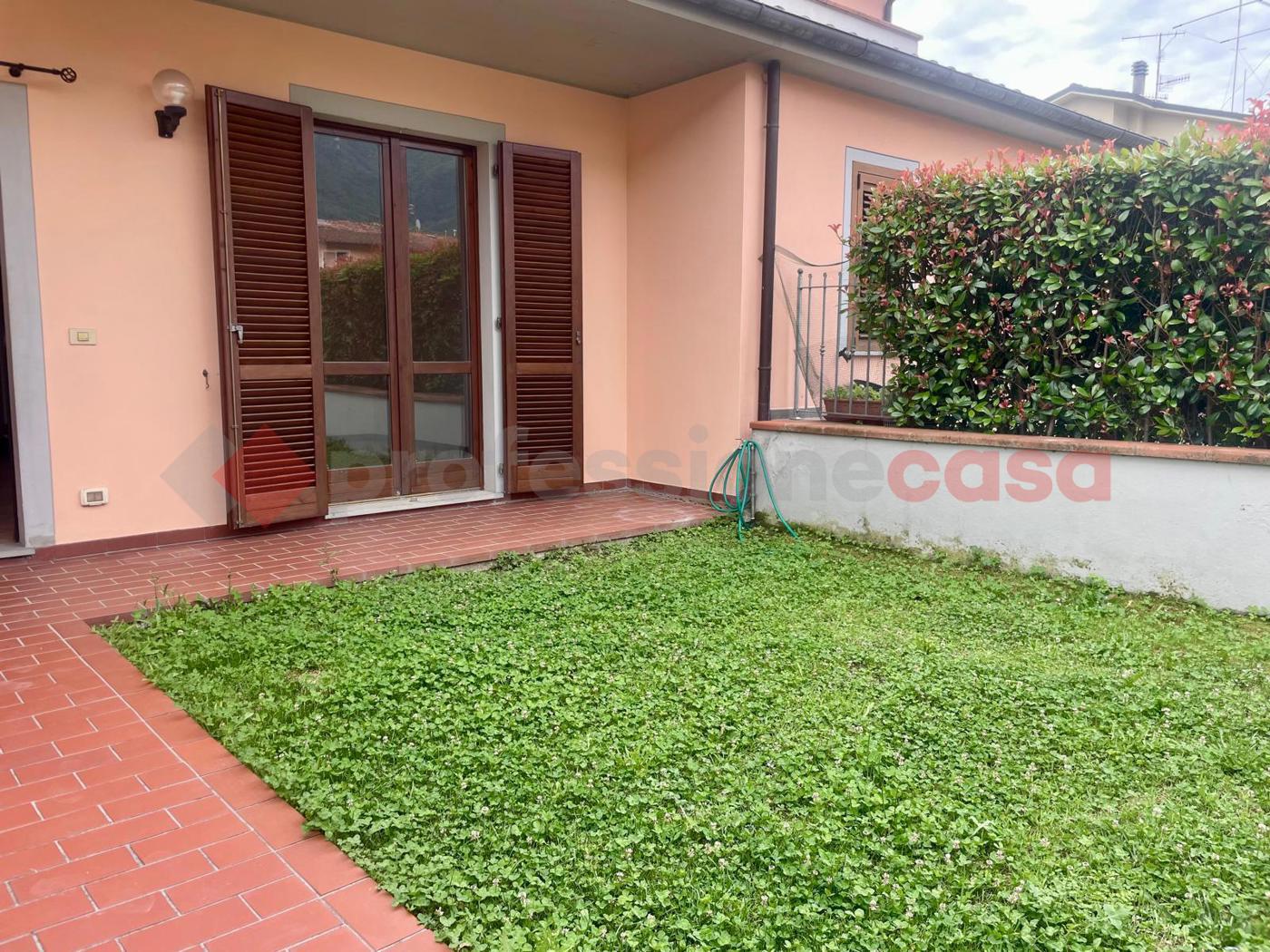 Villa con giardino a Barga