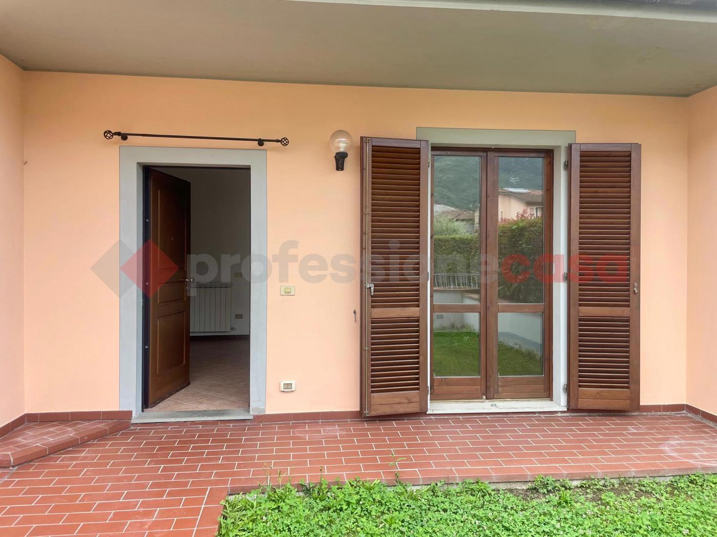 Villa con giardino a Barga