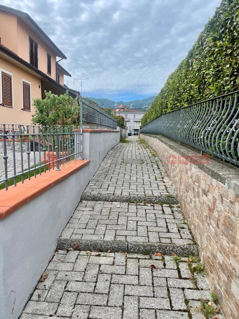 Villa con giardino a Barga