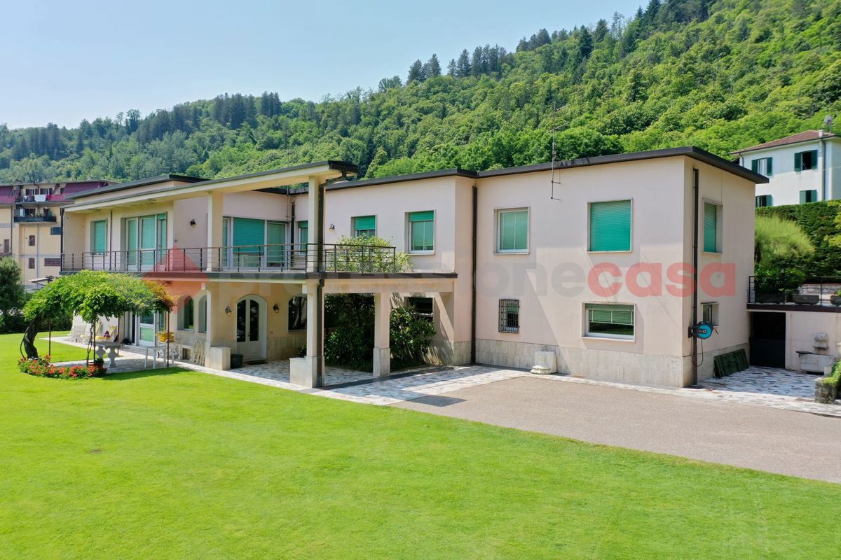 Villa in vendita a Castelnuovo di Garfagnana
