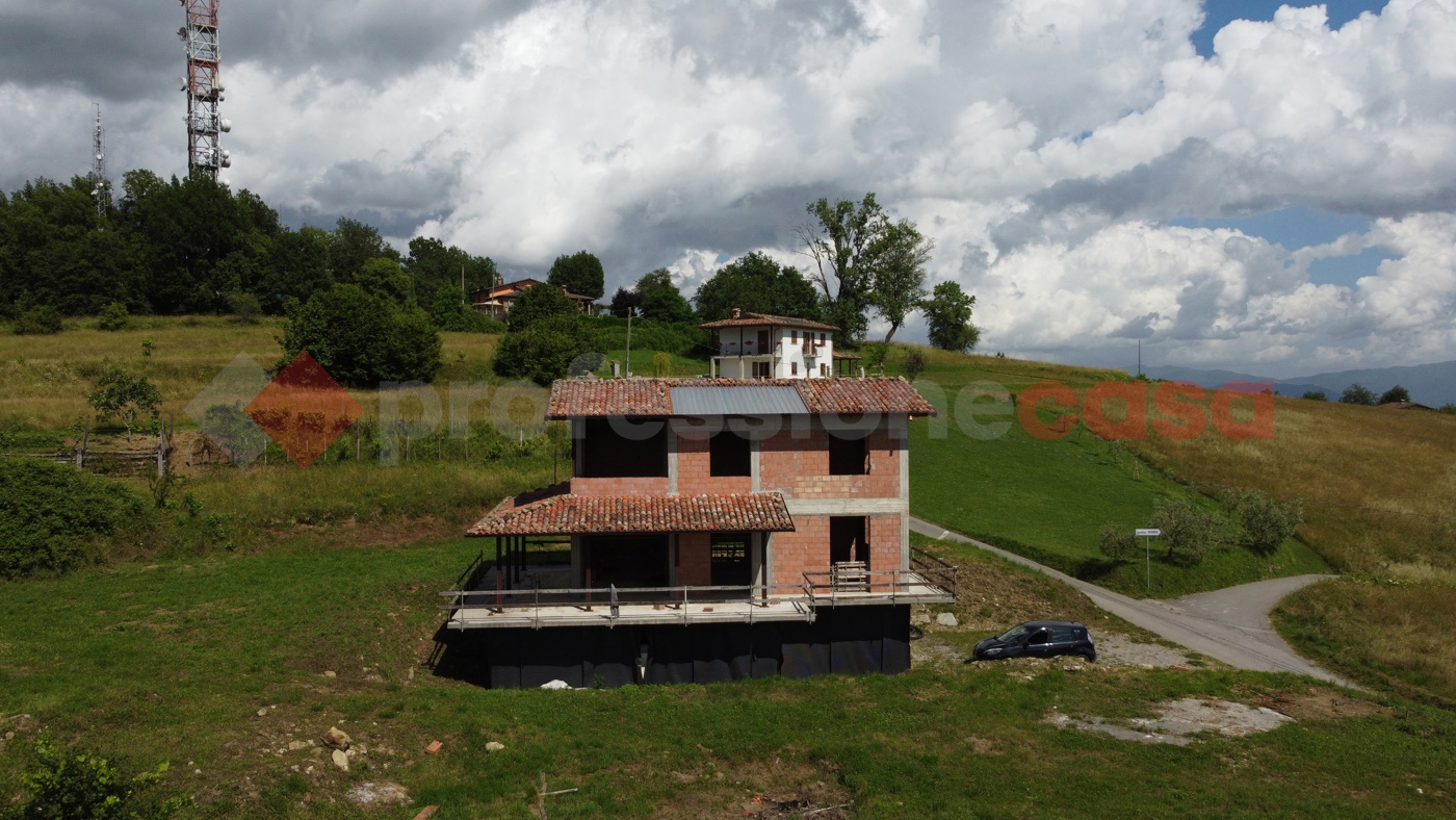 Villa con giardino a Castelnuovo di Garfagnana