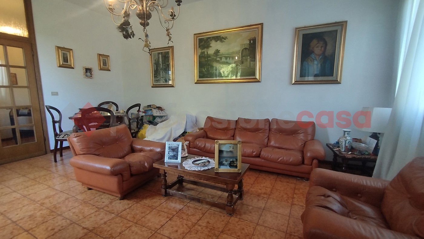 Villa da ristrutturare a Lucca