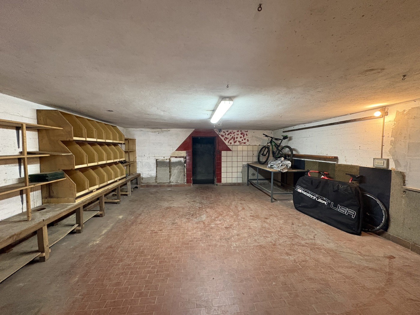 Box/Garage 40mq in affitto a Barga