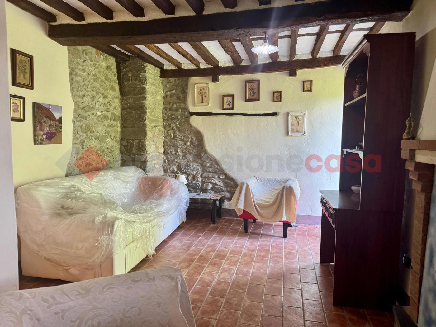 Casa indipendente arredata in affitto a Gallicano