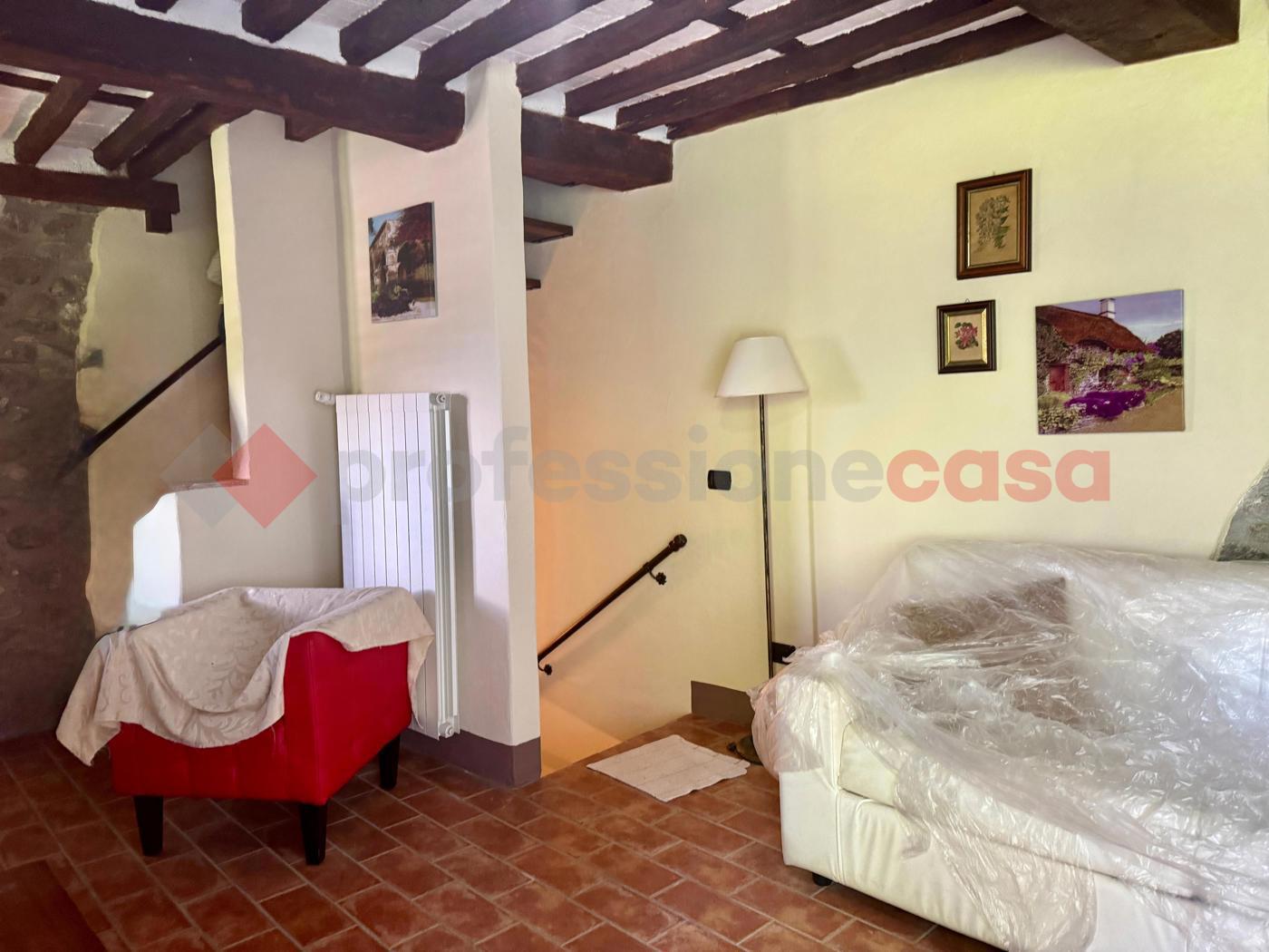 Casa indipendente arredata in affitto a Gallicano