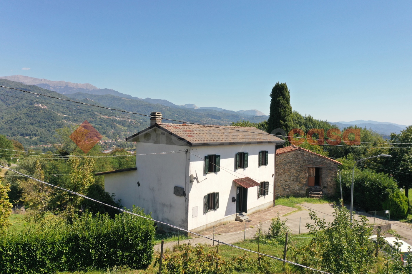 Villa con giardino a Molazzana