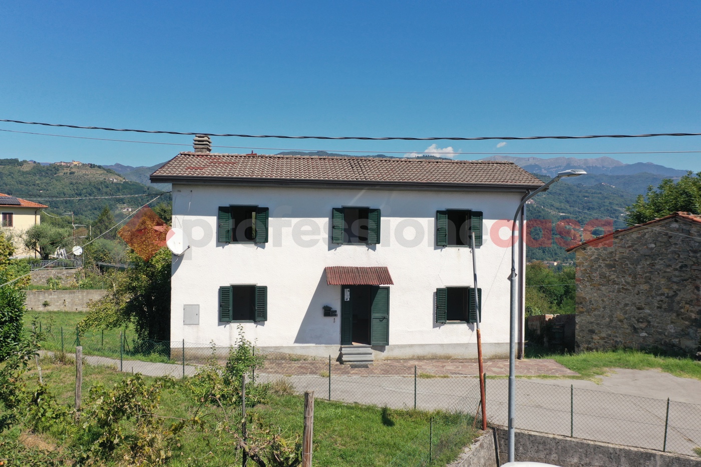 Villa con giardino a Molazzana