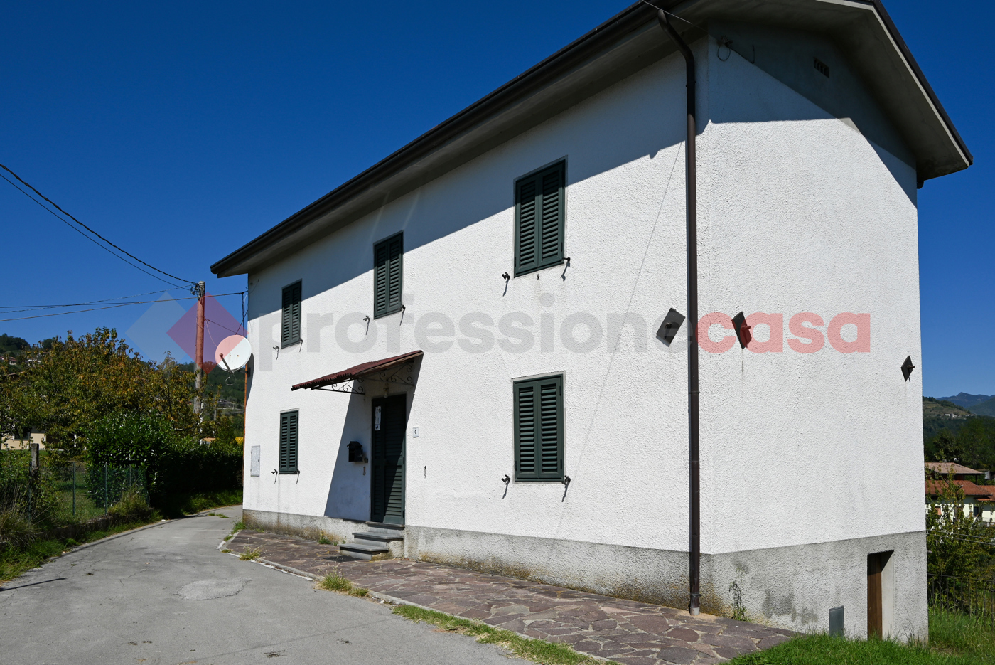 Villa con giardino a Molazzana