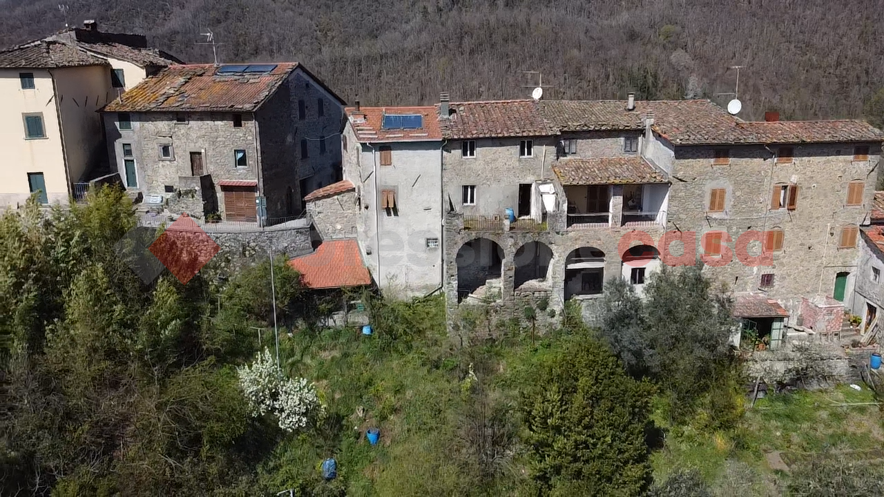 Casa indipendente con giardino a Coreglia Antelminelli