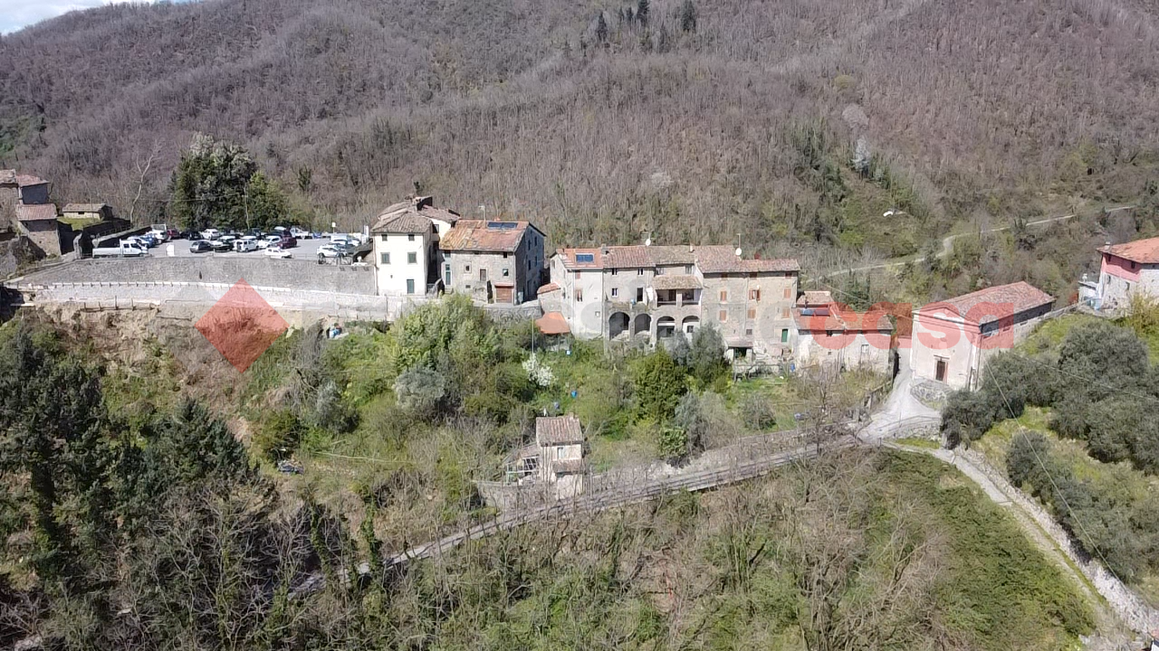 Casa indipendente con giardino a Coreglia Antelminelli