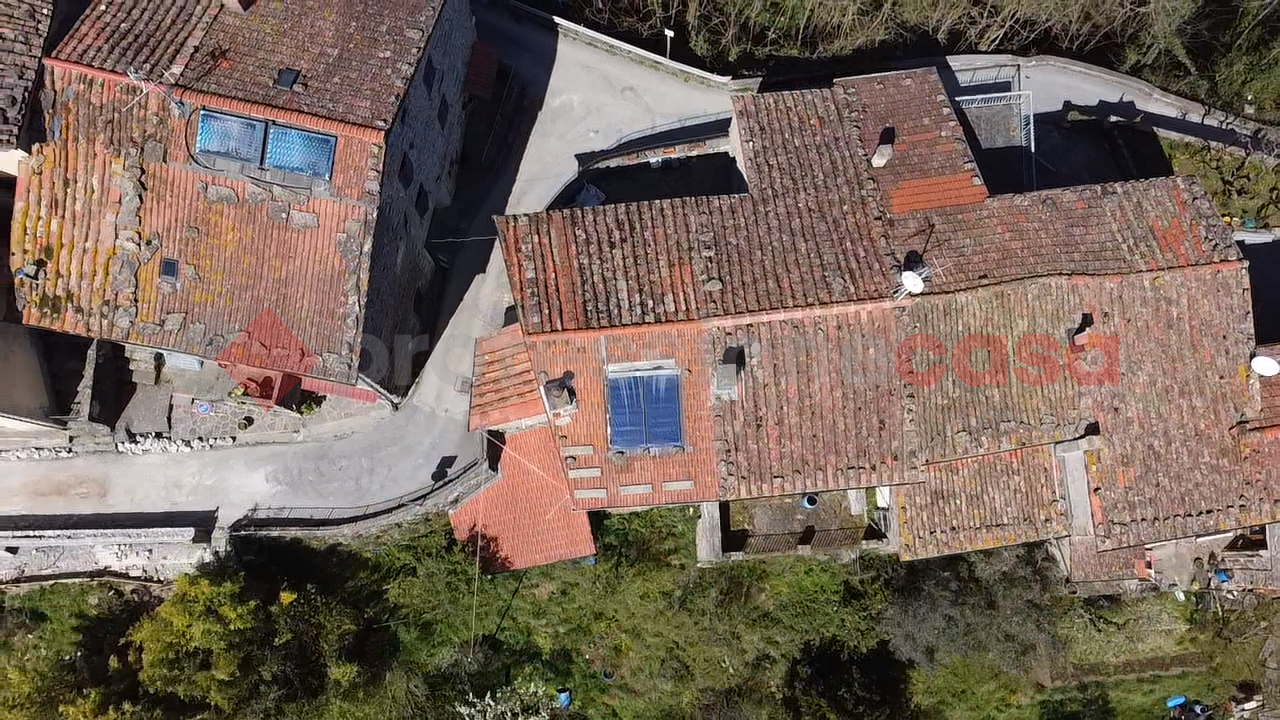 Casa indipendente con giardino a Coreglia Antelminelli