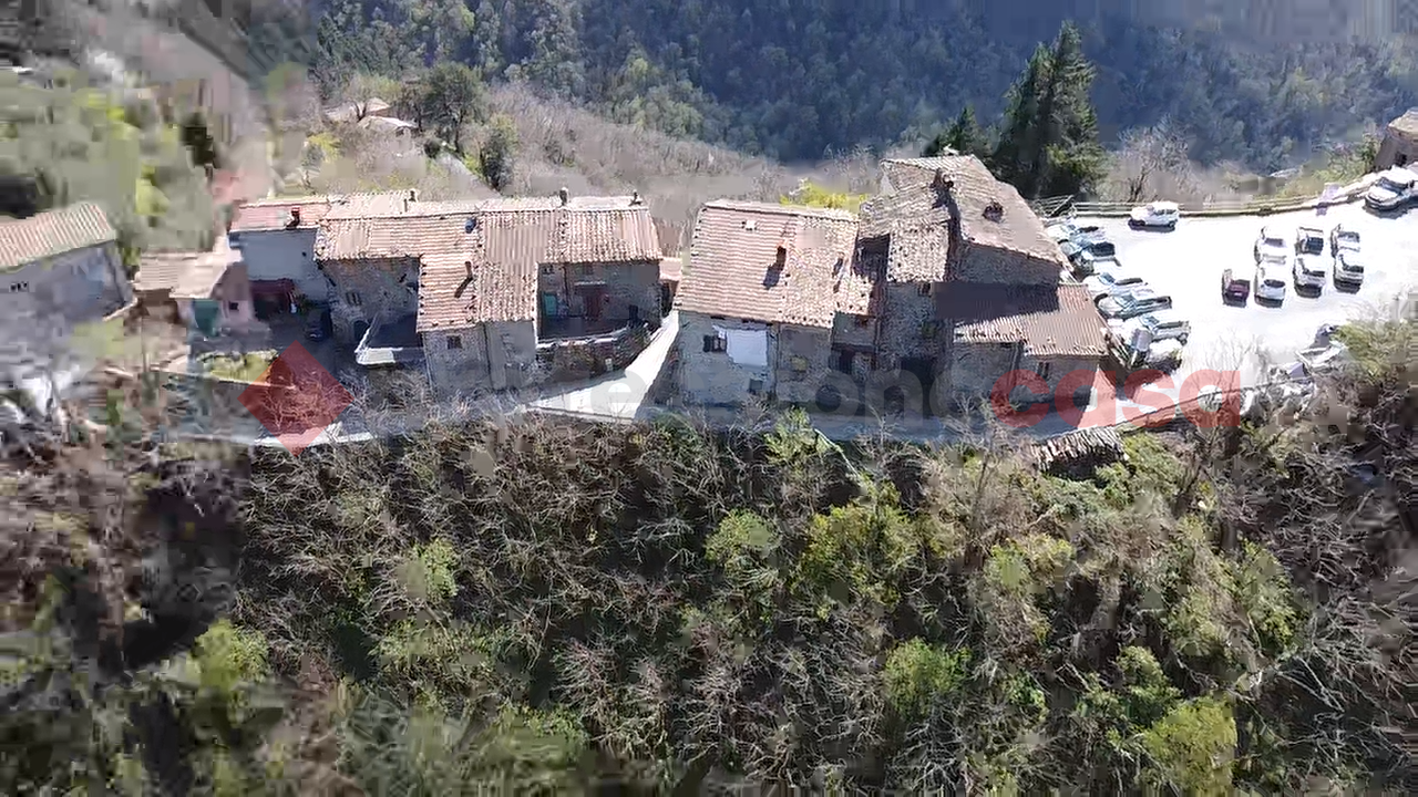 Casa indipendente con giardino a Coreglia Antelminelli