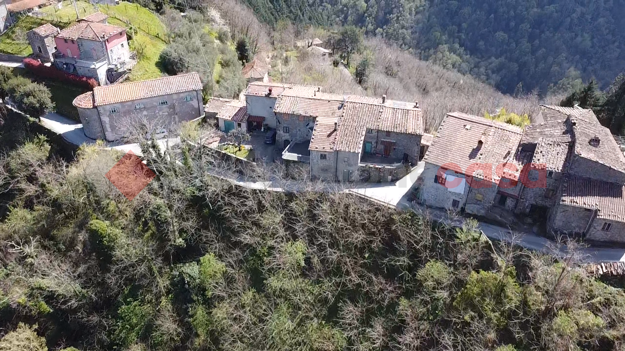 Casa indipendente con giardino a Coreglia Antelminelli