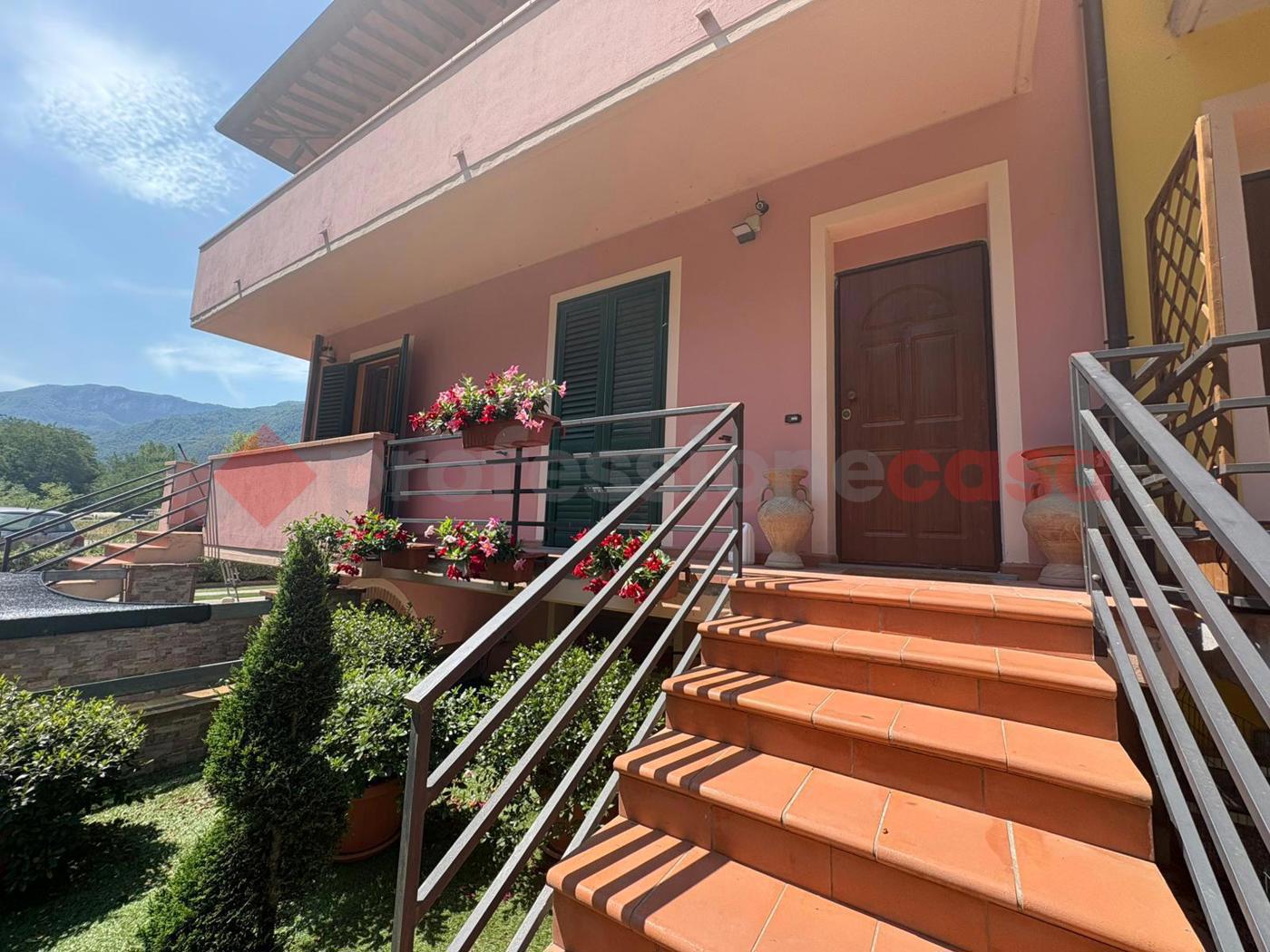 Villa con giardino a Gallicano