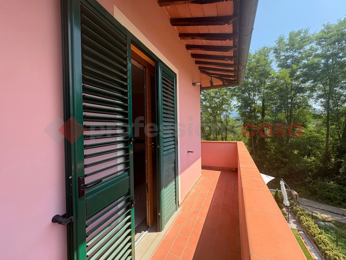 Villa con giardino a Gallicano