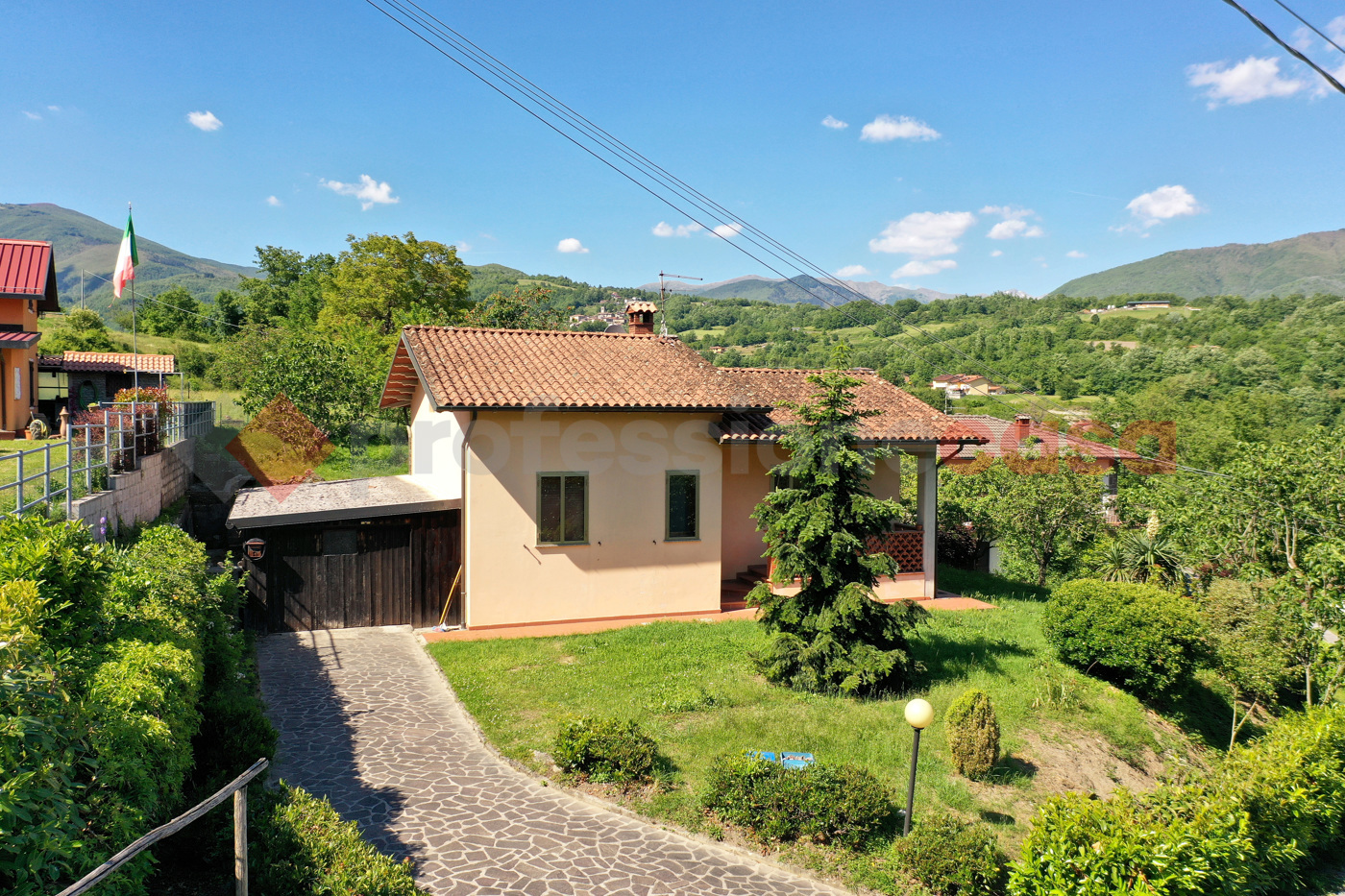 Casa indipendente con giardino a Piazza al Serchio